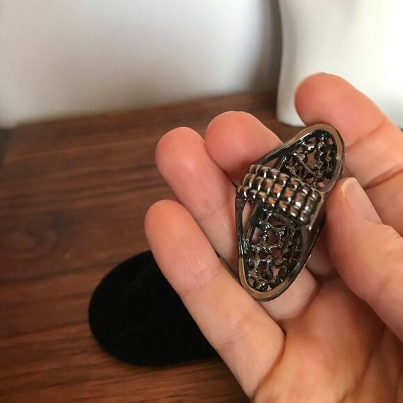 Massive bling bling gray black rhinestone stretchy ring - Picture 5 of 8